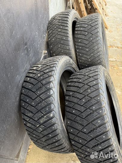 Goodyear UltraGrip Ice 235/50 R19 103T