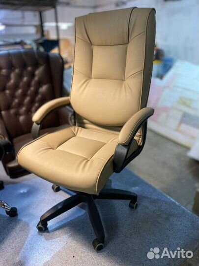 Офисное кресло