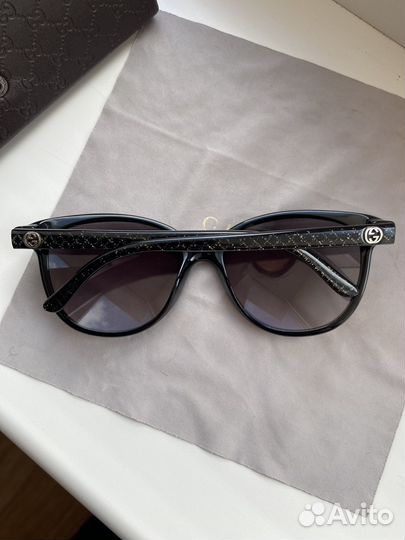 Солнечные очки gucci