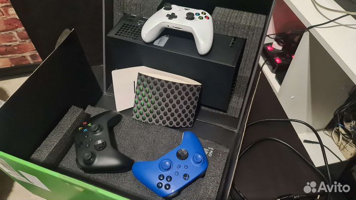 X box series x + 3 гемпада