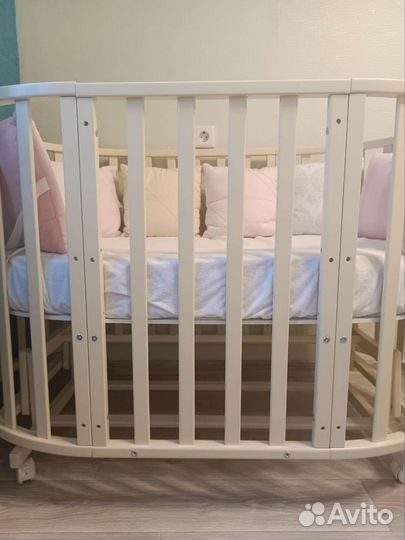 Детская кроватка с маятником круглая