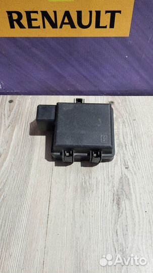 Крышка блока предохранителей Renault scenic 3