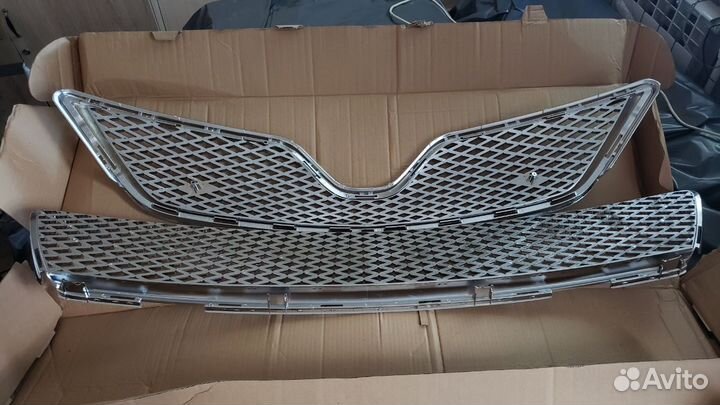 Комплект решеток радиатора Toyota Corolla 08-13 хр