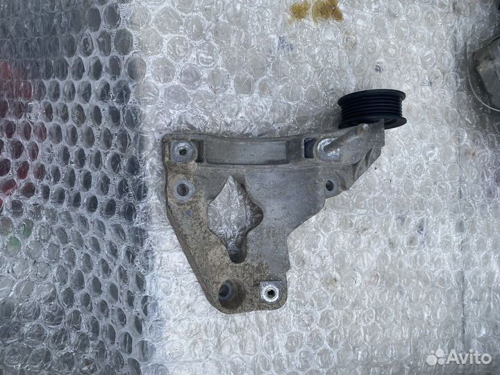 Кронштейн кондиционера для Jeep Grand Cherokee WK2