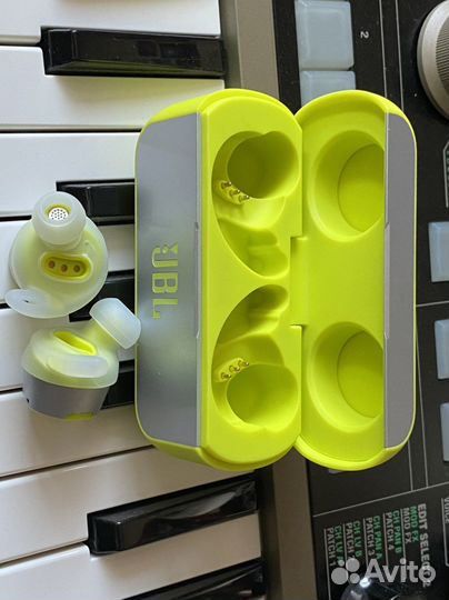 Беспроводные наушники jbl reflect flow