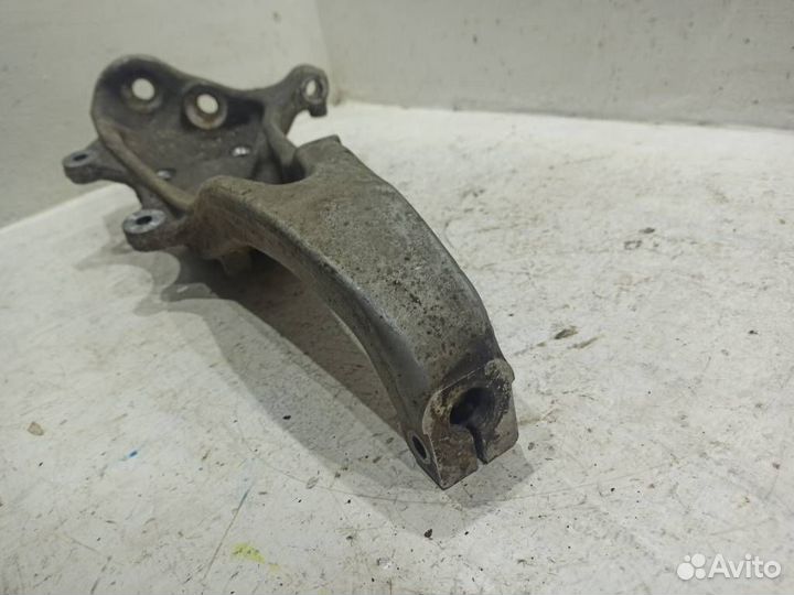 Кулак передний правый бмв