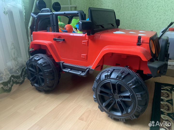 Детский автомобиль на аккумуляторе