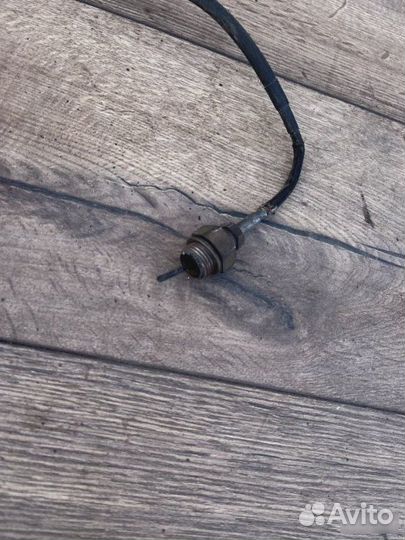 Датчик температуры двигателя Renault Laguna 1.9