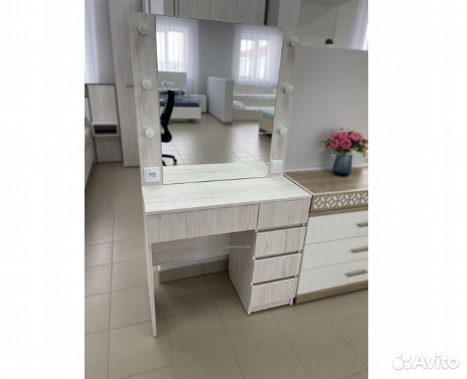 Туалетный стол