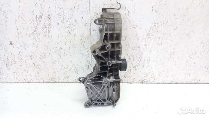 Кронштейн генератора 1.6 K7M Renault Logan 2