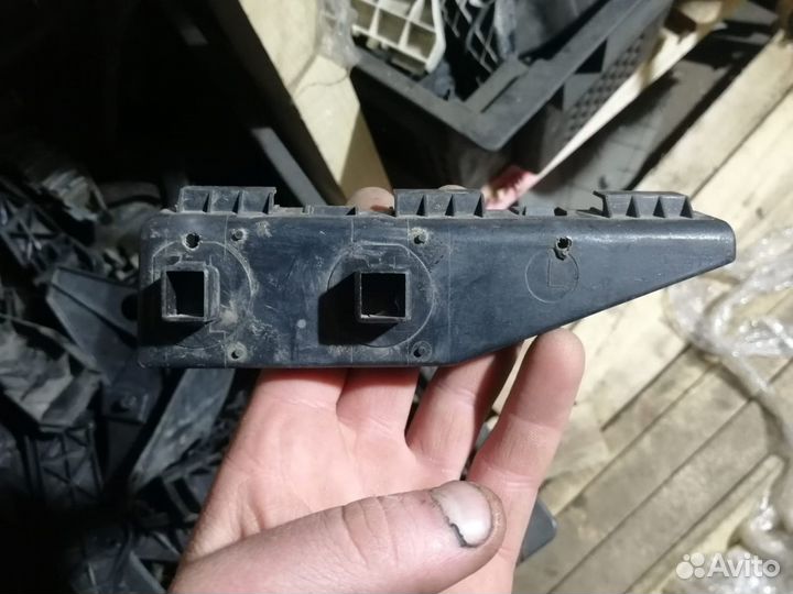 Крепление заднего бампера Тойота Королла Е120