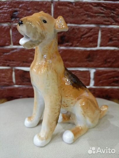 Фарфоровая статуэтка (собака эрдельтерьер, лфз