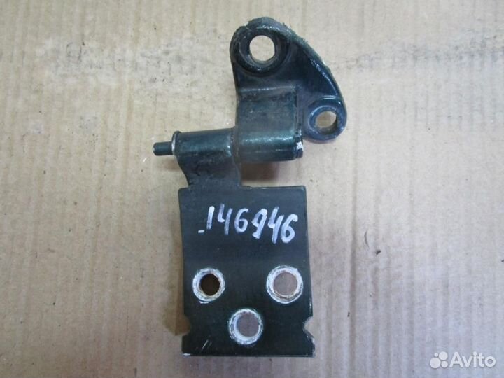 Петля двери W638 V-class