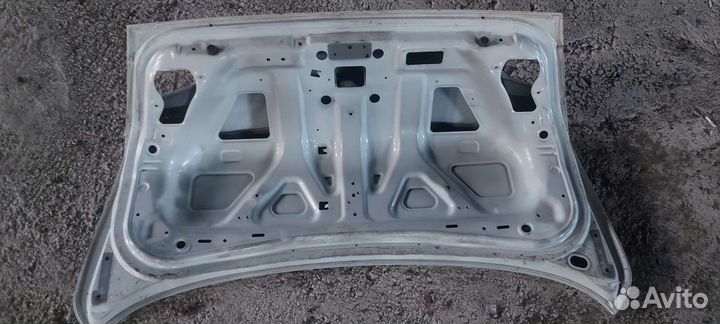 Крышка багажника на Nissan Skyline