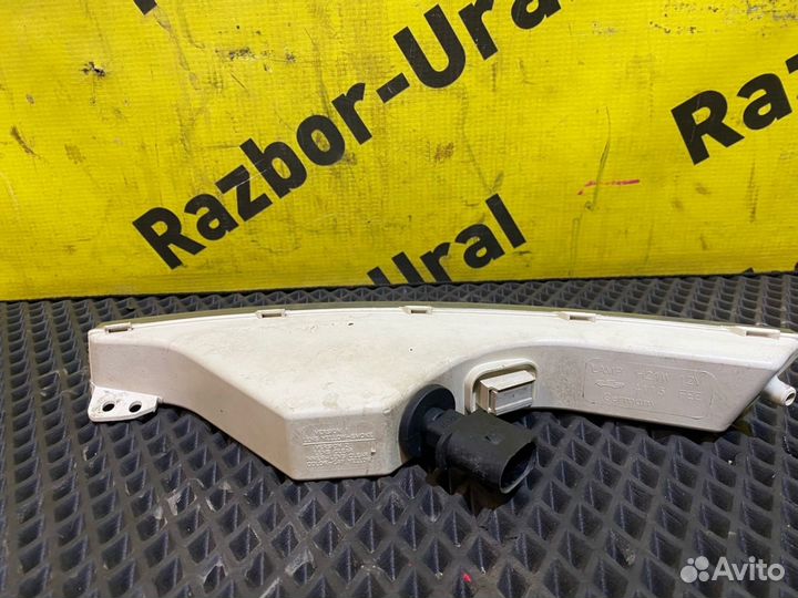 Указатель поворота правый Фольцваген Пассат Б6