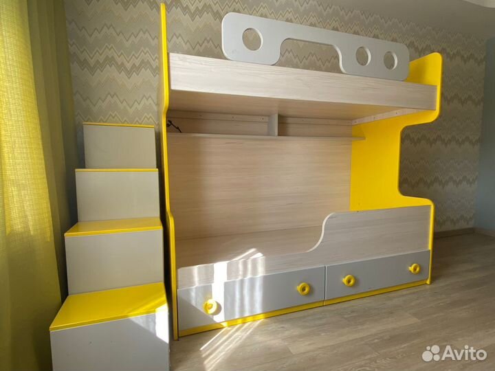 Двухъярусная кровать бу с матрасами