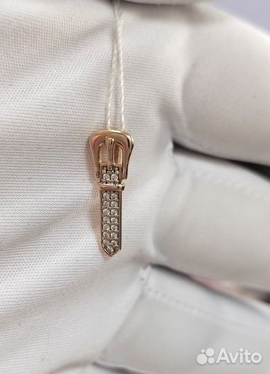Золотая подвеска с камнем