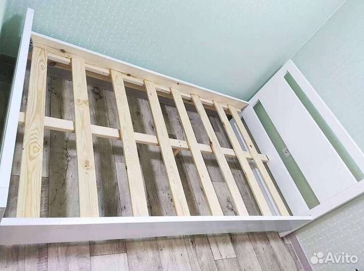 Кровати из массива дерева