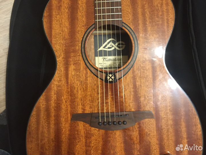 Акустическая гитара