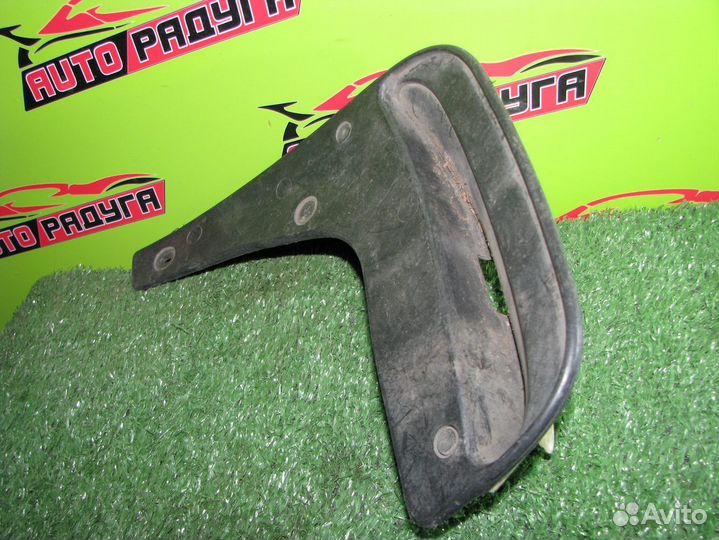 Брызговик nissan ENU14,EU14,HNU14,HU14,QU14,SU14 b