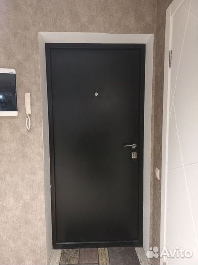 Дверь входная металлическая от застройщика