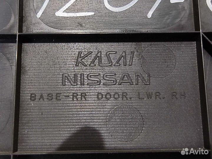 Обшивка двери задней правой Wingroad Вингроуд Y12