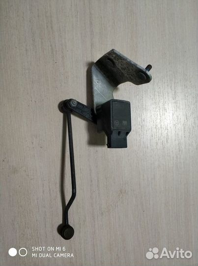 Датчик положения кузова задний Мерседес W211