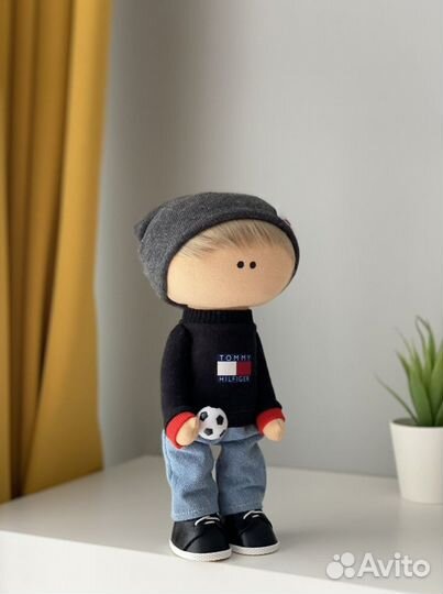 Кукла интерьерная мальчик футболист