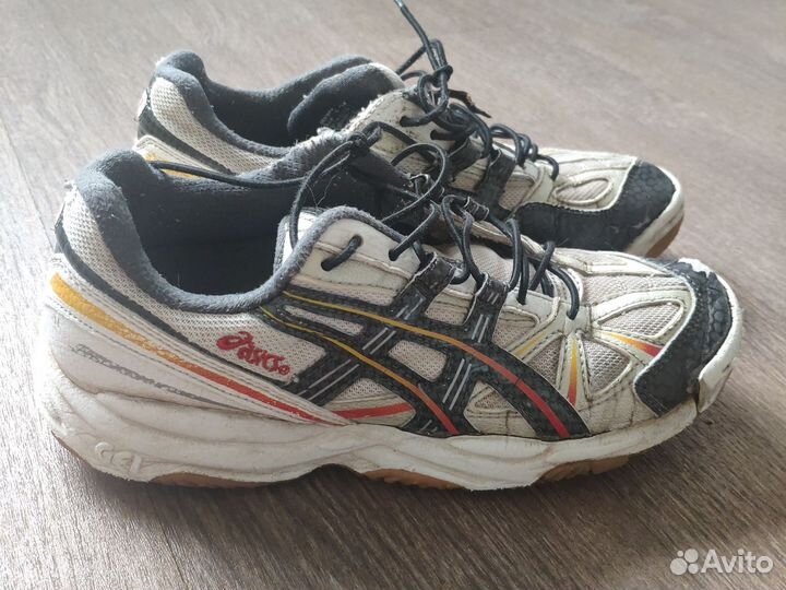 Серые кроссовки детские asics р 35