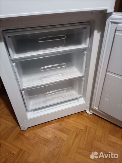 Холодильник Indesit