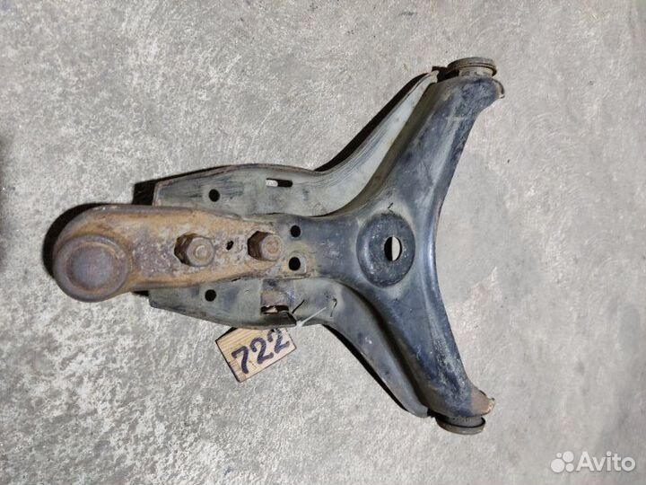 Рычаг подвески нижний передний Audi 80 B3 седан