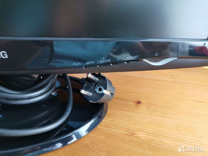 Монитор LG flatron W2043SE