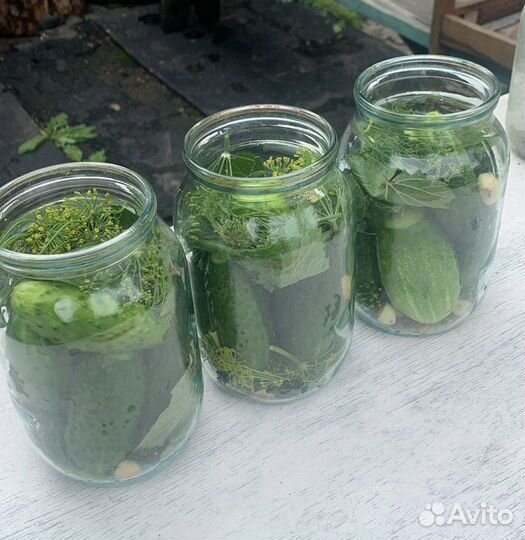 Стекляная банка для консервирования