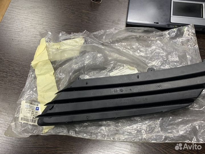 Решетка в бампер правая Opel Astra H