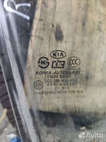 Переднее правое стекло Kia Rio 1 рест