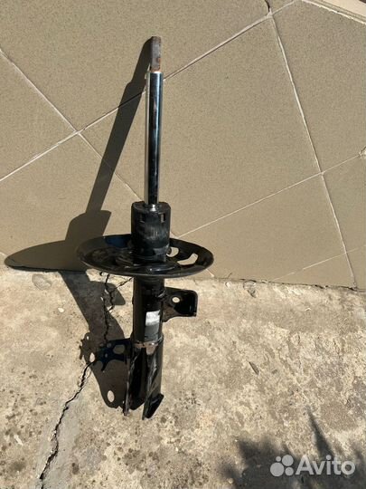 Амортизатор передний левый camry 70 оригинал