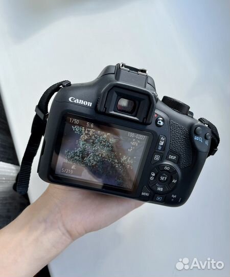 Зеркальная камера canon EOS 1300D