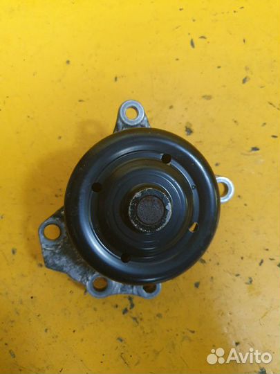 Помпа водяная насос тойота toyota 1.0 1KR-FE 1krfe