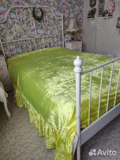 Ковер и антикварная скатерть