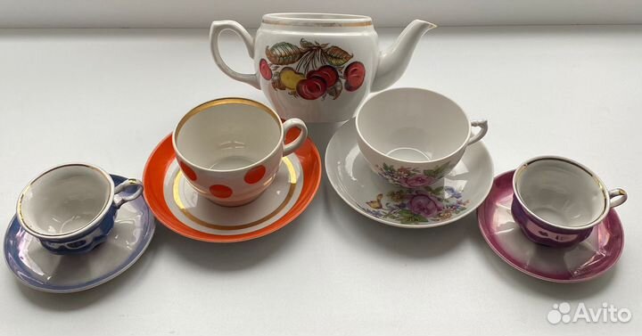 Селёдочница,чайные пары,рюмки,вилки,ложки,ножи,сол