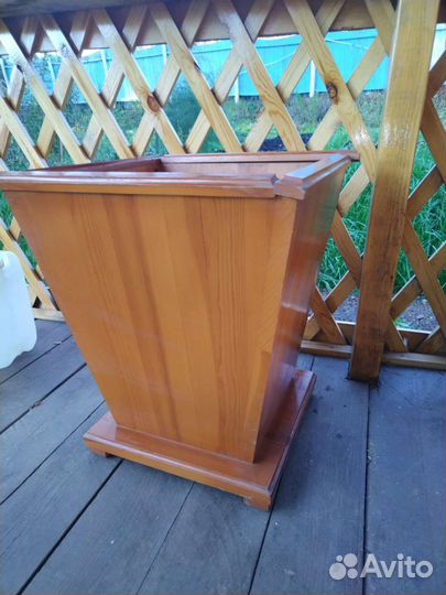 Деревянное кашпо под большой цветок