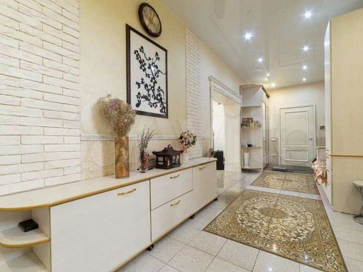 Коттедж 383 м² на участке 12 сот.