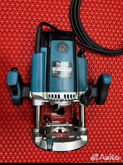 Фрезер Makita RP2303FCX