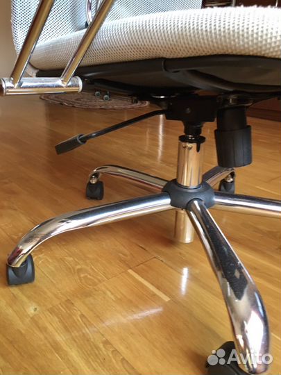 Компьютерное кресло