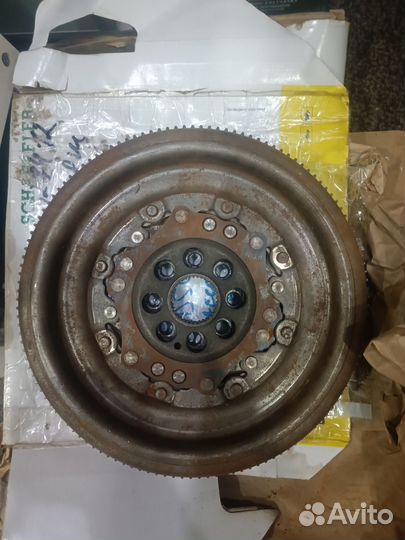 Маховик двухмассовый 06J105266AE VAG б/у