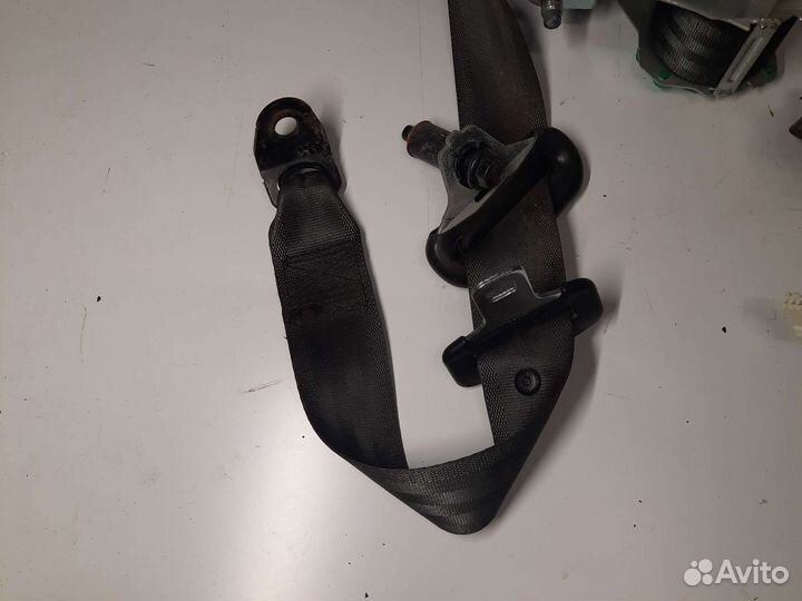 Ремень безопасности задний Хендай i30 1 FD