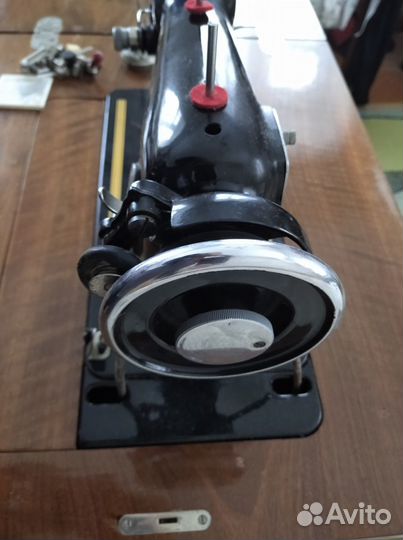 Швейная машина Минерва 122