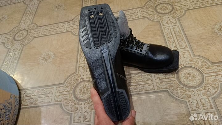 Лыжные ботинки