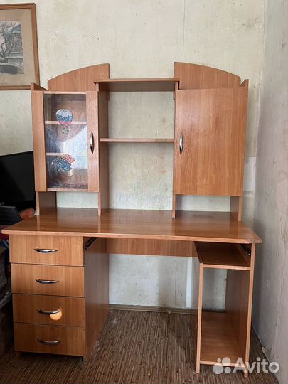 Письменный стол