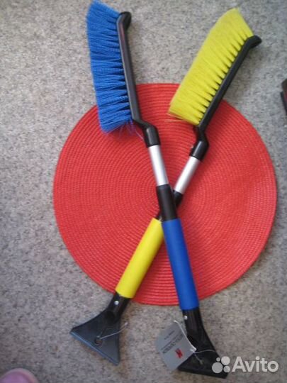 Скребок для чистки стекол автомобиля